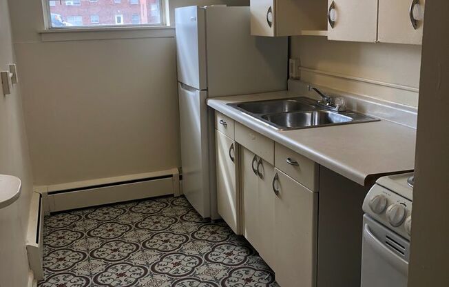 2 beds, 1 bath, 720 sqft, $695, Unit 1300-1517
