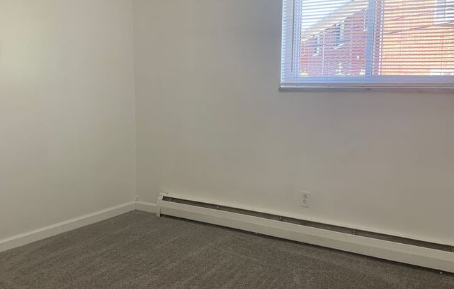 3 beds, 1 bath, 960 sqft, $1,200, Unit 124