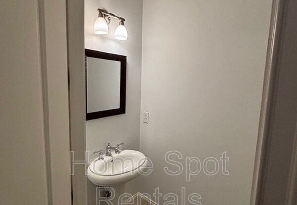 3635 E Paces Circle NE