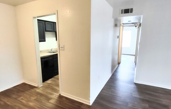 2 beds, 2 baths, 875 sqft, $945