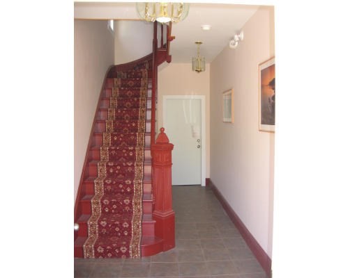 2 beds, 1 bath, 1,200 sqft, $2,600, Unit 2