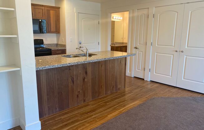 2 beds, 2 baths, 964 sqft, $1,550, Unit 332