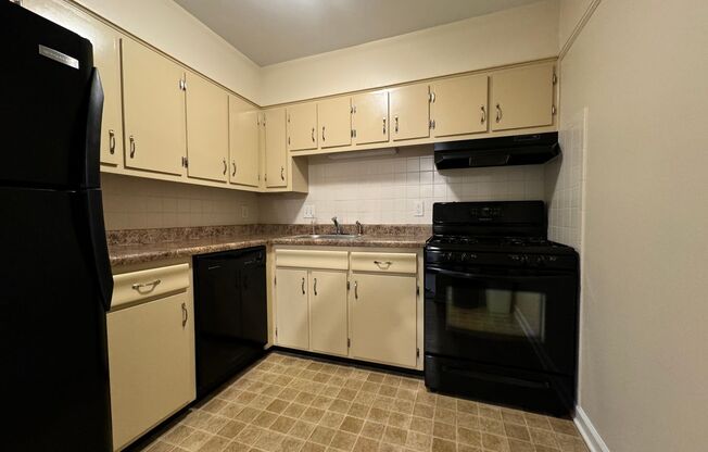 2 beds, 2 baths, $1,050, Unit UNIT A