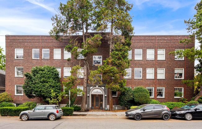 321 Boylston Ave E #102