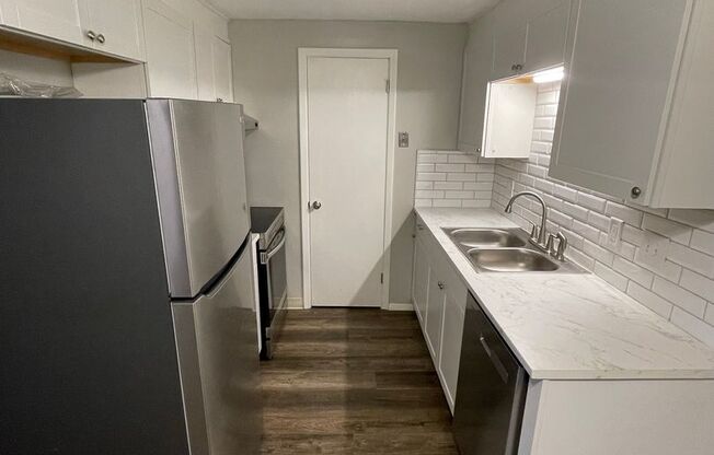 2 beds, 1 bath, 900 sqft, $950, Unit Unit 2