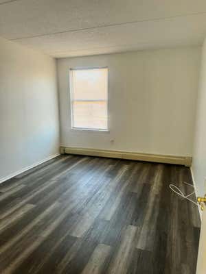 2 beds, 1 bath, 2,200 sqft, $2,300