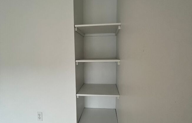 Studio, 1 bath, 480 sqft, $1,595, Unit 121