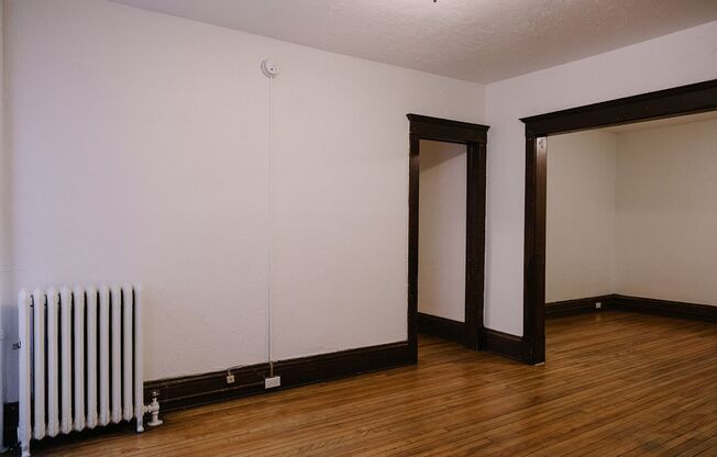 2 beds, 1 bath, 901 sqft, $1,250, Unit 315-21