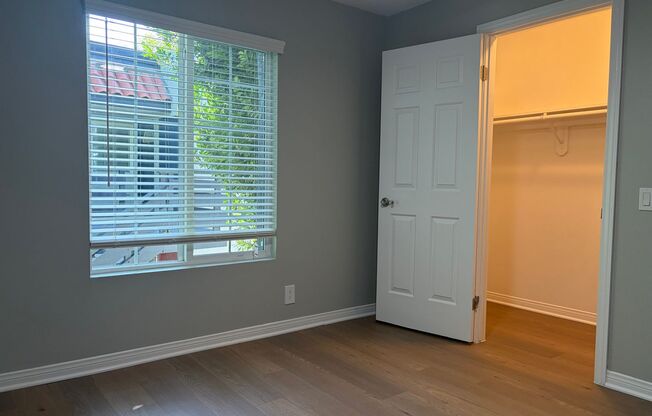 2 beds, 1 bath, 900 sqft, $3,005, Unit 206