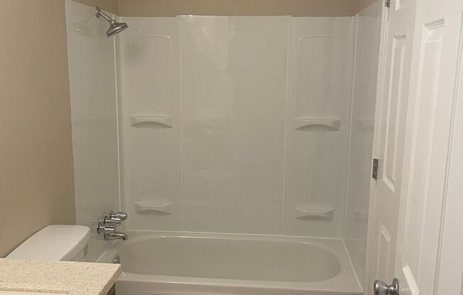 2 beds, 1 bath, 945 sqft, $1,500, Unit 090