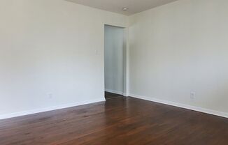 2 beds, 1 bath, $965, Unit 301 S. Gray St.