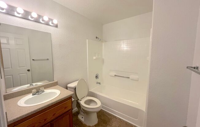 2 beds, 2 baths, $1,050, Unit UNIT 2113