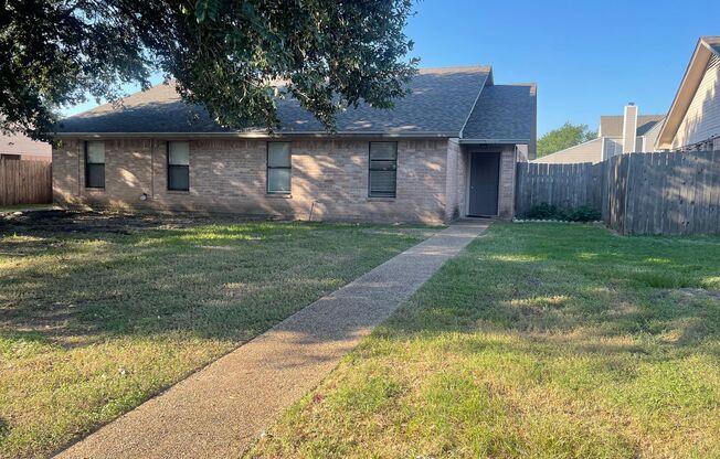 AUGUST PRE-LEASE!  Great 3 bedroom 2 Bathroom Duplex with Small Yard