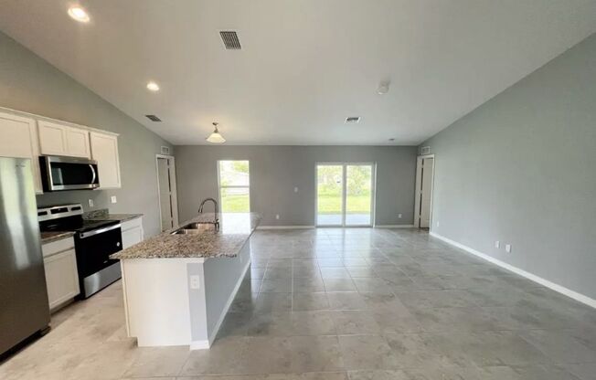 FREE APPLICATION SPECIAL- 3 Bedroom + Den - 2 Bathroom- NE Cape Coral