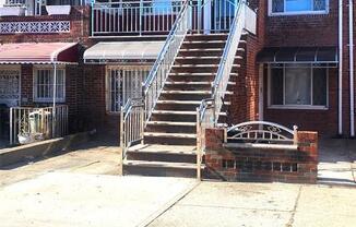 2 beds, 1 bath, 2,332 sqft, $3,000