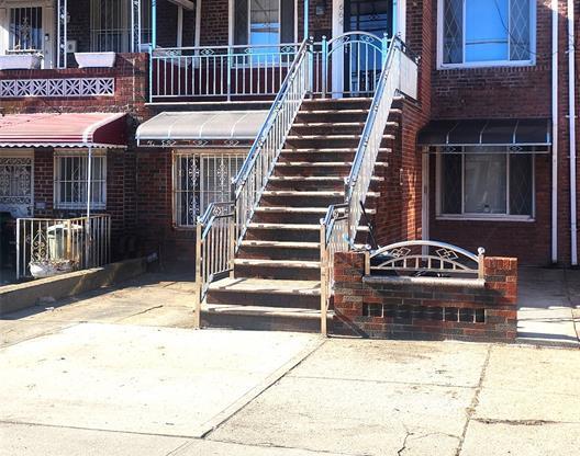 2 beds, 1 bath, 2,332 sqft, $3,000