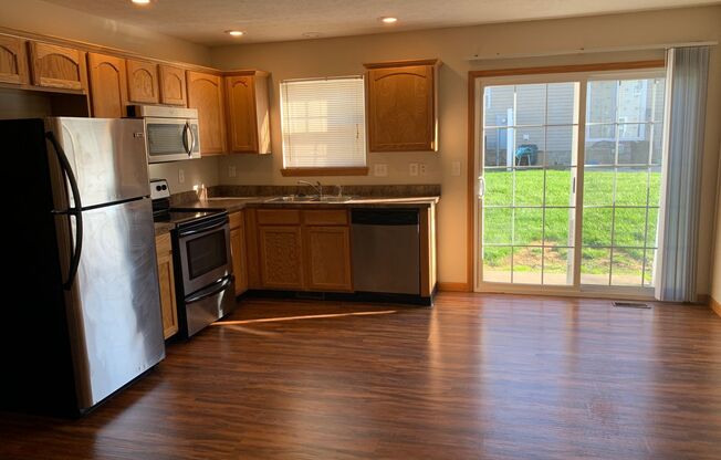 3 beds, 2.5 baths, 1,364 sqft, $1,525, Unit 15RHOD