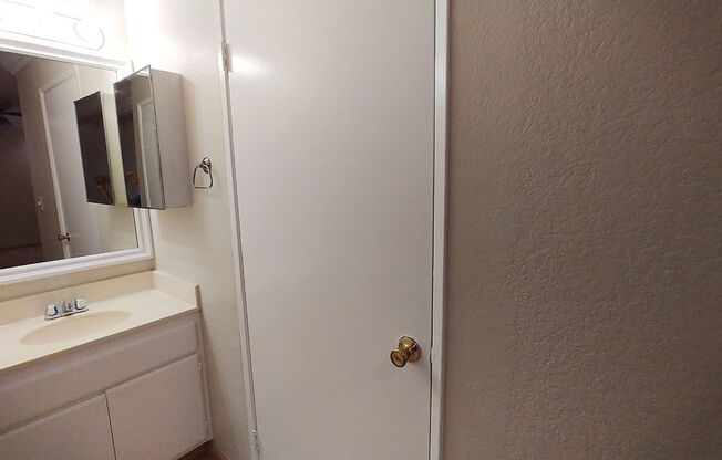 2 beds, 2 baths, 910 sqft, $2,595, Unit 412