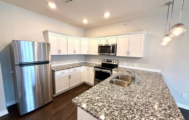 1 bed, 1 bath, 925 sqft, $1,395, Unit 202-3412 Dodge St