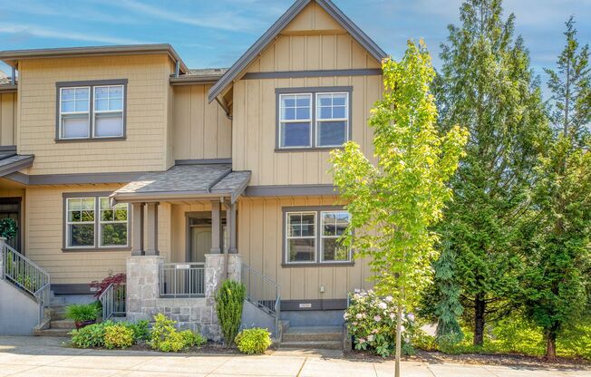 Must See! Luxury Townhome in West Sylvan Hills - Clubhouse/Pool/Garage!