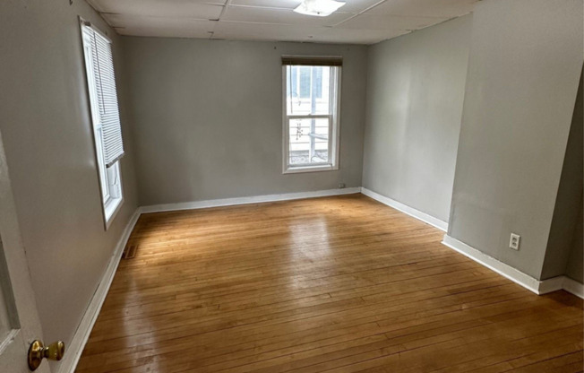 2 beds, 1 bath, $1,100