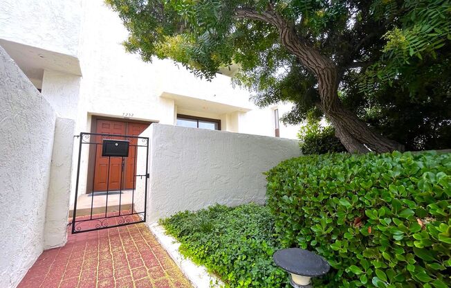 Great townhome in Del Cerro!