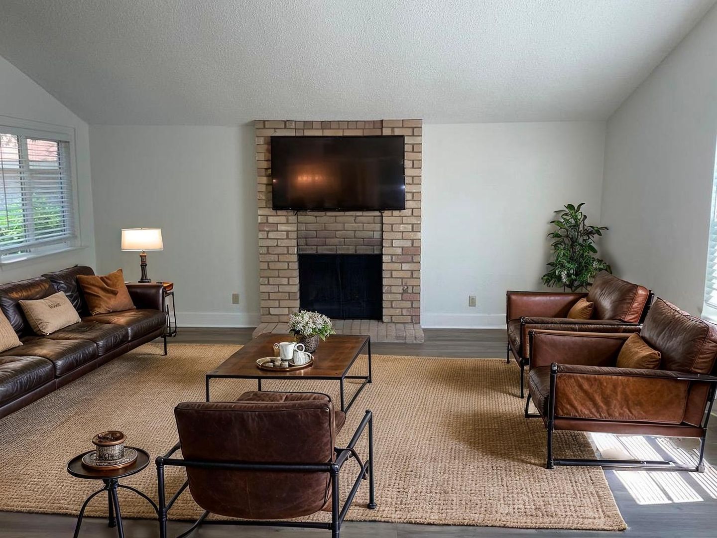 $500 OFF FIRST MONTH RENT IF MOVE IN BY 8/15 * LEASE FOR 22 MONTHS at $1950 PER MONTH!!