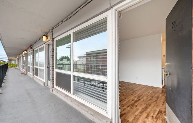 Studio, 1 bath, 355 sqft, $1,350, Unit 201