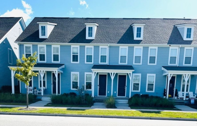 Stunning 2 Bed 2.5 Bath Townhome!