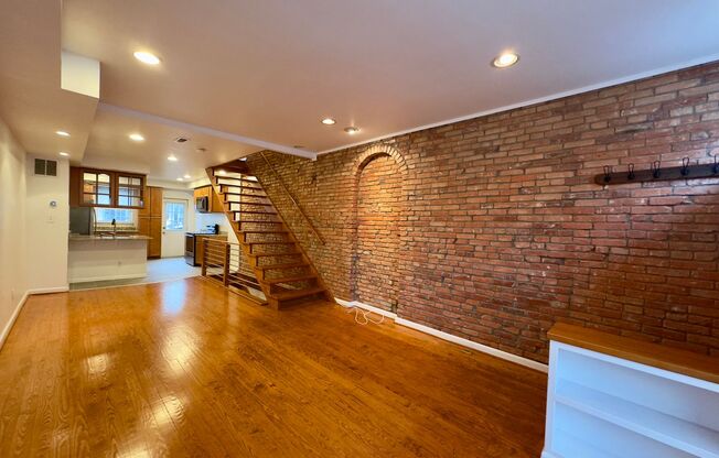 Charming 2 Bedroom/2.5 Bathroom in South Baltimore, MD!