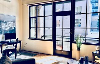 Gorgeous Loft in the Heart of The Pearl w/Secure Parking Included!