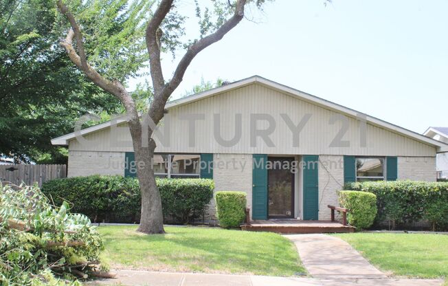 Nice 3/2 Nestled on Shaded Lot in Carrollton For Rent!