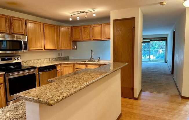 2 bed/2 bath on Greenlake. Pet Friendly! Secure Parking