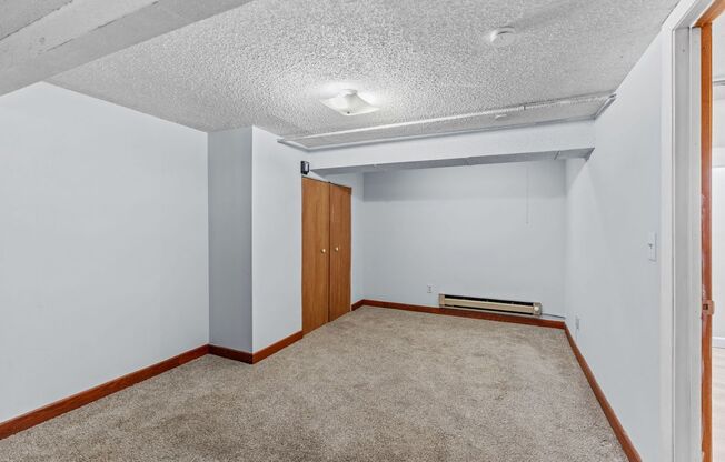 4255-4257 N Thomas Ave
