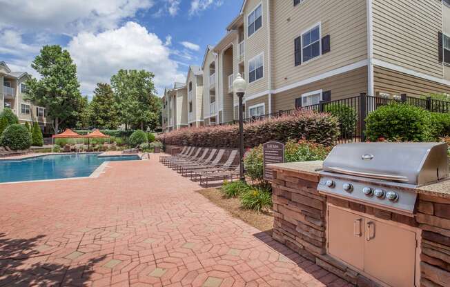 the preserve at ballantyne commons apartments with pool and grilling area