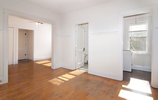 Studio, 1 bath, 400 sqft, $900, Unit 905-07