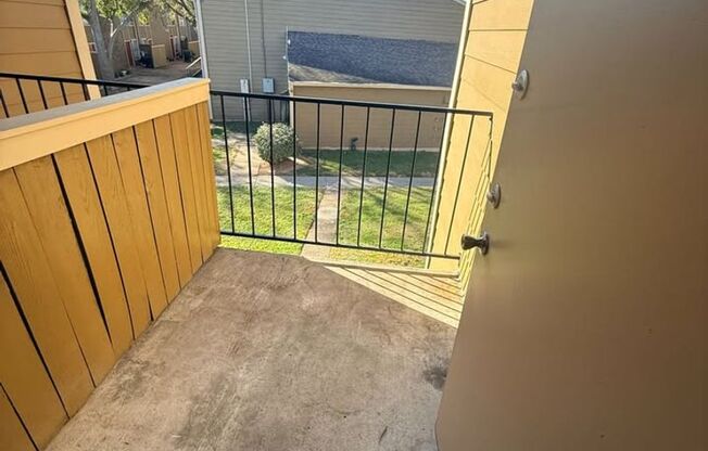 3 beds, 2 baths, 1,100 sqft, $1,395, Unit 1516