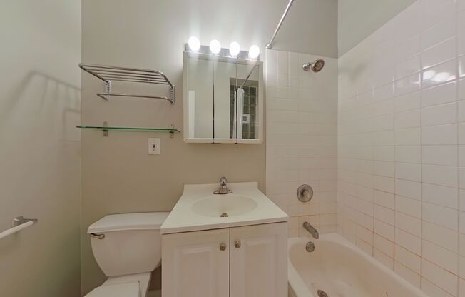 2 beds, 1 bath, 790 sqft, $2,800, Unit 1331 2A
