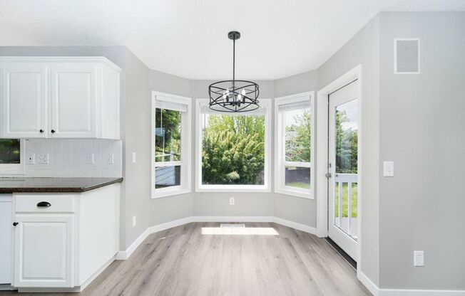 Stunning 4 bedroom, 2.5 bathroom home!! Must See!!