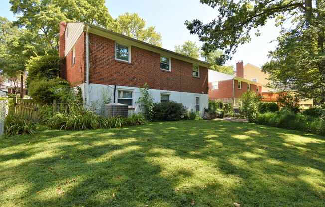Fantastic 4 Bedroom, 3 Full Bathroom, Close in Bethesda Home!