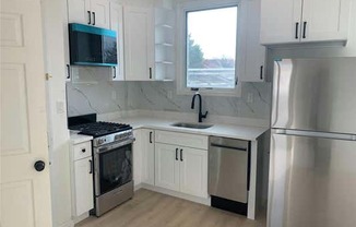 1 bed, 1 bath, $2,500, Unit B