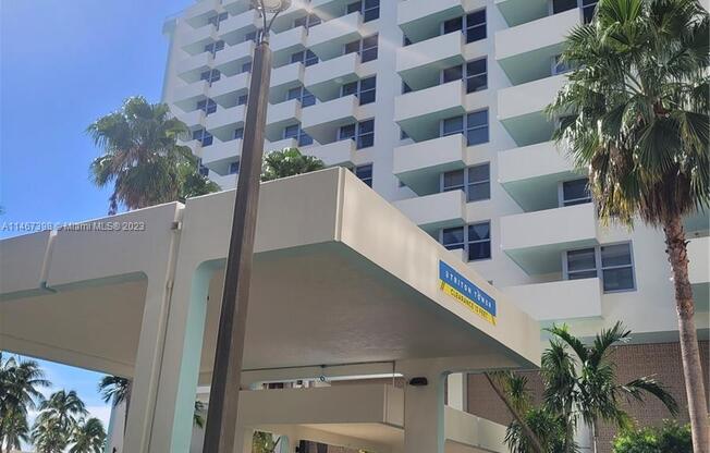 2899 Collins Ave