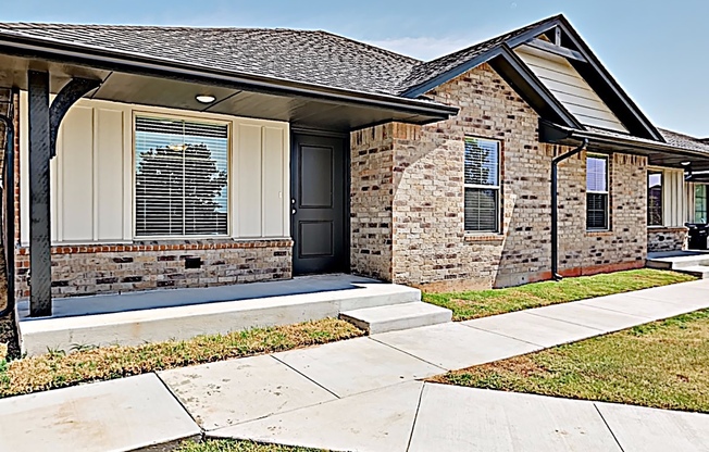 2 Bedroom 2 Bathroom 1 Car Garage Duplex with upgrades located off Broadway Extension, a short distance from Edmond and easy access to downtown OKC