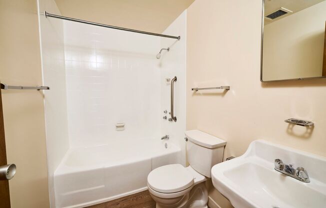 1 bed, 1 bath, 744 sqft, $1,475, Unit 111