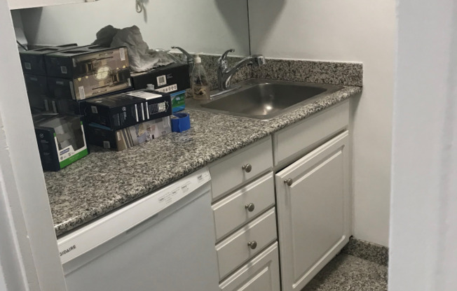 1 bed, 1 bath, 637 sqft, $4,800, Unit 5D
