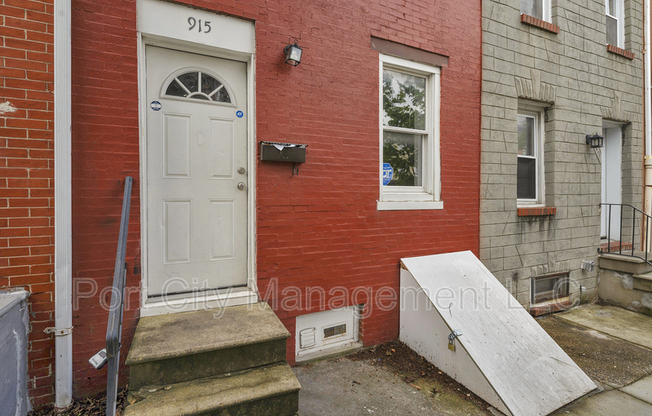 915 W LOMBARD ST