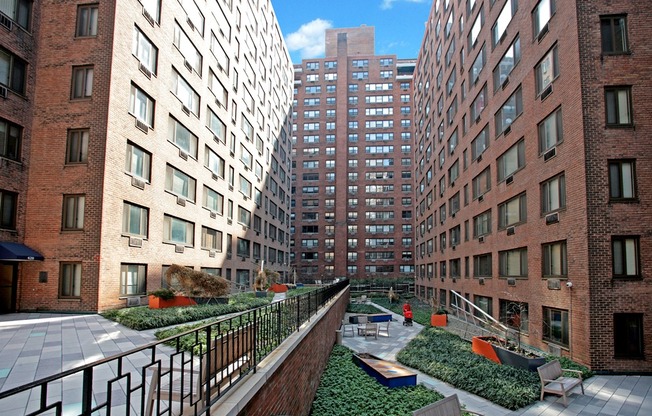 420 E 64 ST