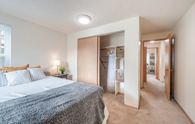 2 beds, 2 baths, 906 sqft, $1,600, Unit FF-260