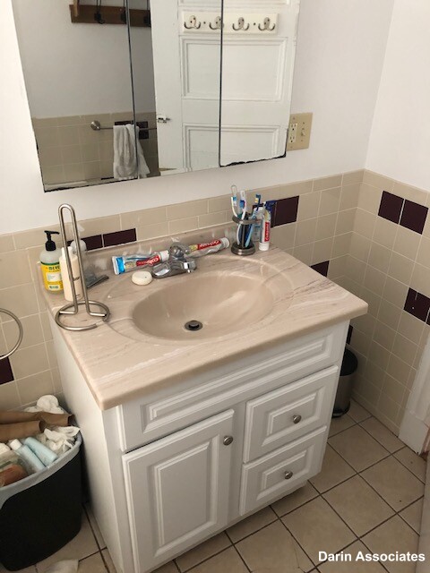 4 beds, 1 bath, 1,250 sqft, $4,800, Unit 1