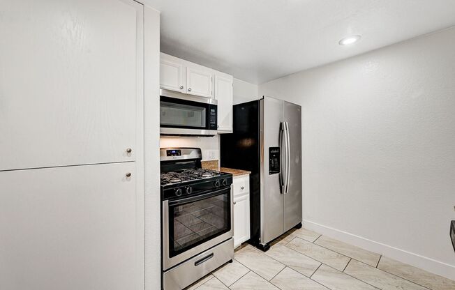 Adorable One Bedroom Walking Distance to Lone Mountain!